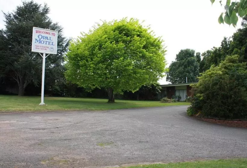 Opal Motel
