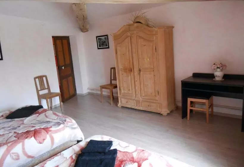 بنسيون La Ferme Des 3 Suissesses