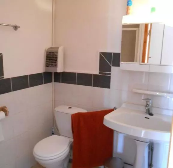 بنسيون La Ferme Des 3 Suissesses