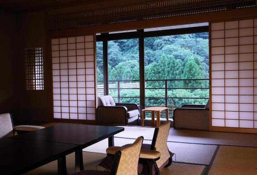 료칸 Oku Yugawara Sansuirou