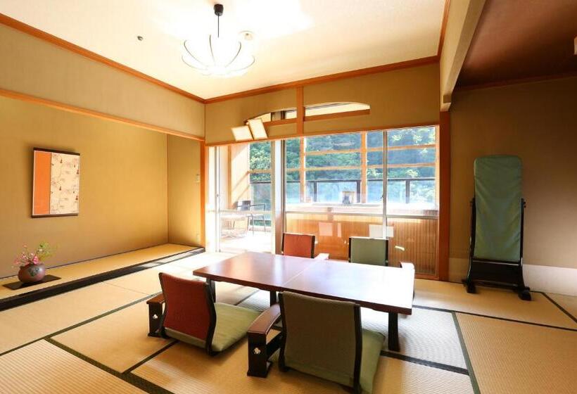 료칸 Oku Yugawara Sansuirou