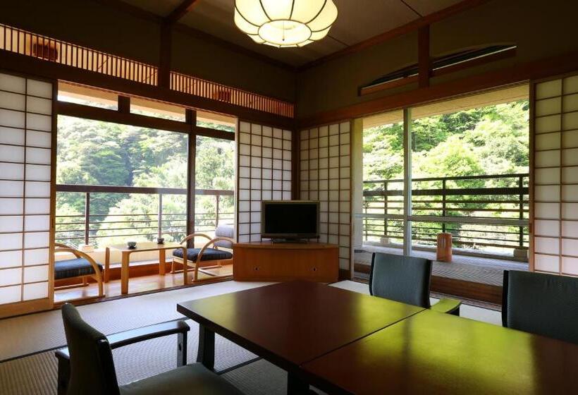 료칸 Oku Yugawara Sansuirou