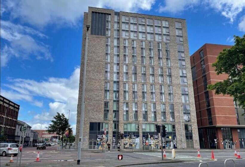 هاستل Vibrant Rooms Student Only Belfast