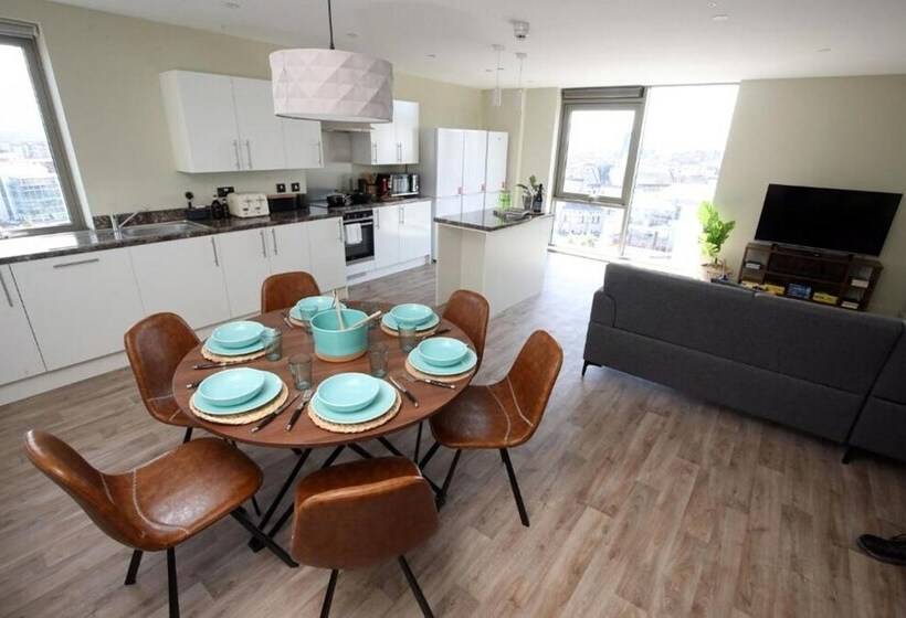 هاستل Vibrant Rooms Student Only Belfast