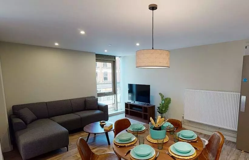 هاستل Vibrant Rooms Student Only Belfast