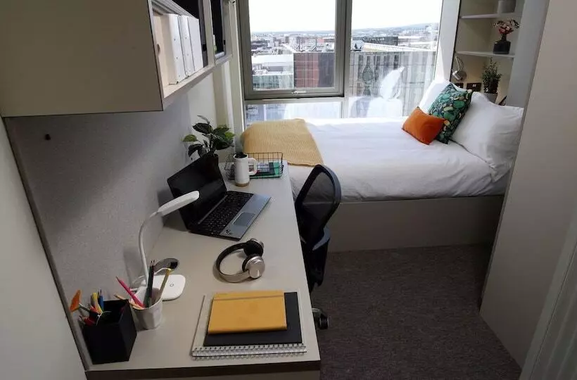 هاستل Vibrant Rooms Student Only Belfast