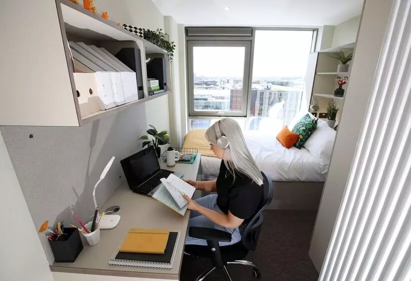 هاستل Vibrant Rooms Student Only Belfast