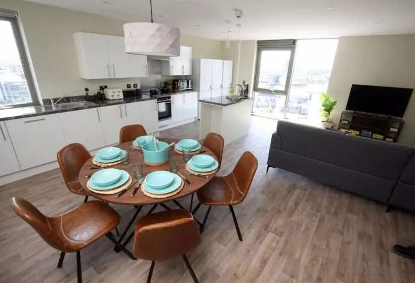 هاستل Vibrant Rooms Student Only Belfast