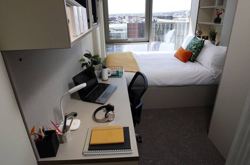 هاستل Vibrant Rooms Student Only Belfast