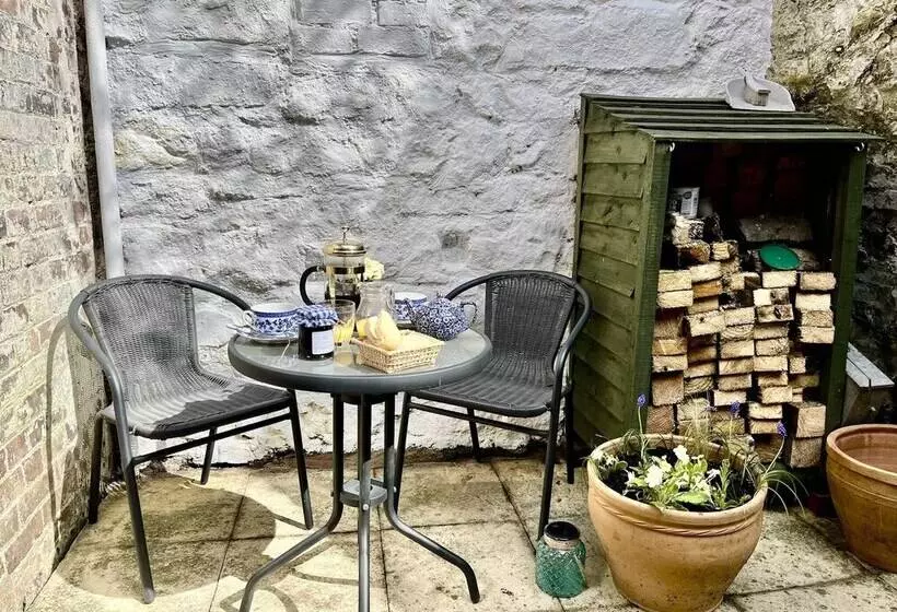 Carrow Cottage