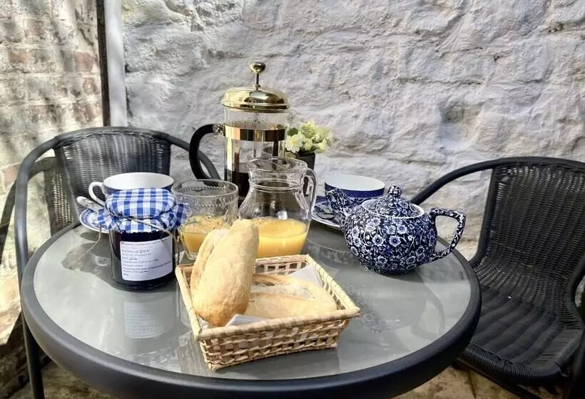Carrow Cottage