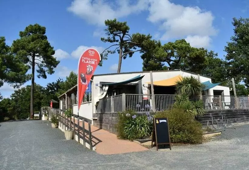 Hotelli Camping Les Pins De Sel