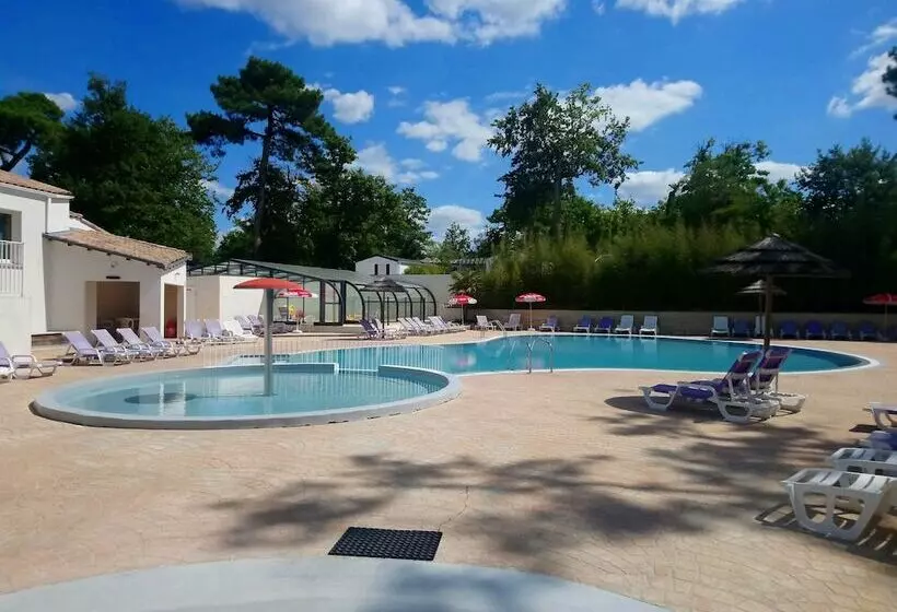 Hotelli Camping Les Pins De Sel