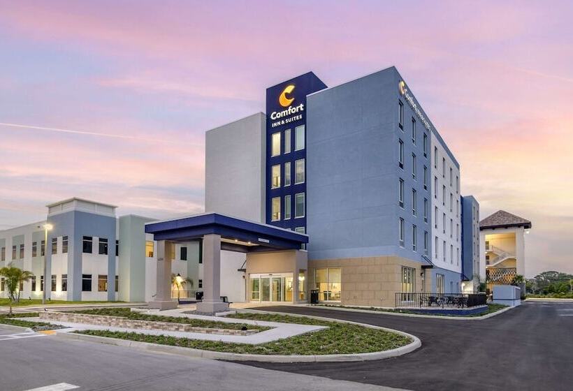 ホテル Comfort Inn & Suites New Port Richey Downtown District