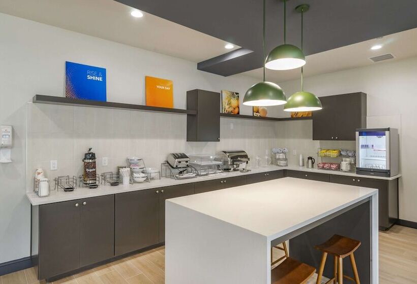 ホテル Comfort Inn & Suites New Port Richey Downtown District