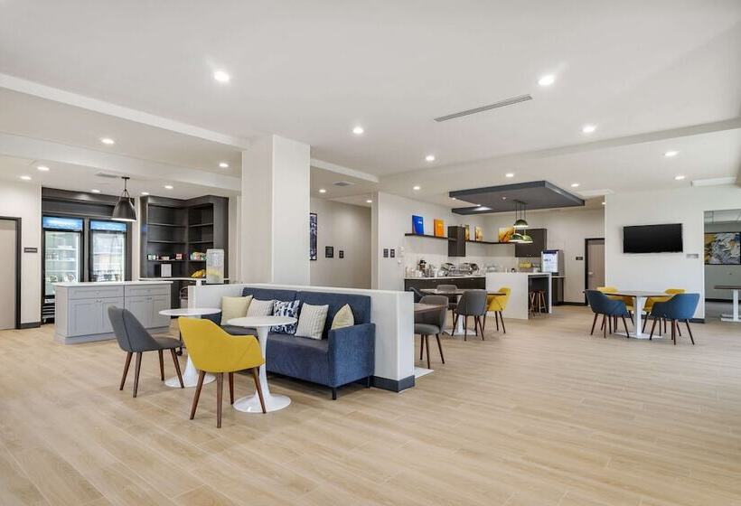 ホテル Comfort Inn & Suites New Port Richey Downtown District