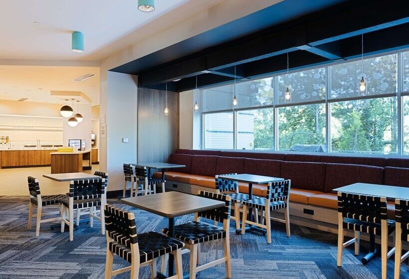 فندق Home2 Suites By Hilton Atlanta Airport College Park