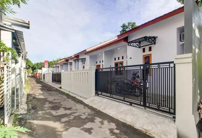 هتل Oyo 91243 Bina Syariah Guest House