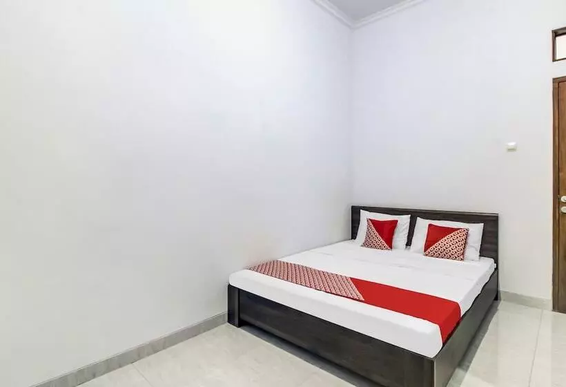 هتل Oyo 91243 Bina Syariah Guest House