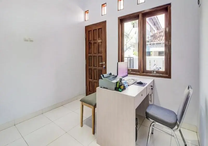 Hotelli Oyo 91243 Bina Syariah Guest House