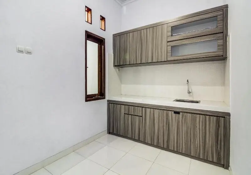 Hotelli Oyo 91243 Bina Syariah Guest House