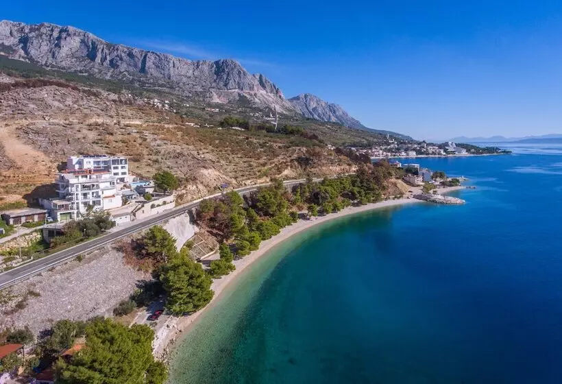 Hotelli Villa Cascada