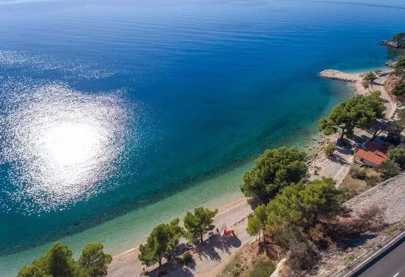 Hotelli Villa Cascada