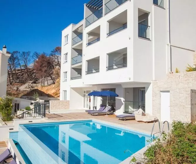 Hotelli Villa Cascada