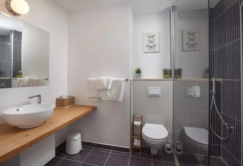 Hotelli Villa Cascada