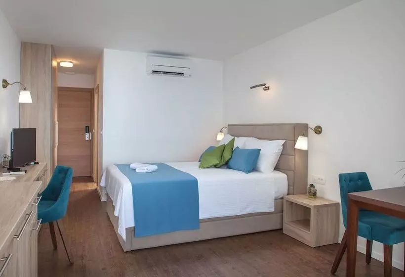 Hotelli Villa Cascada