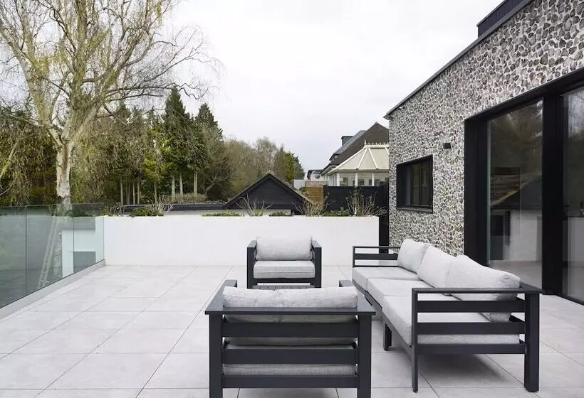 Residenssi Grand Designs Chess Valley Project   Rickmansworth