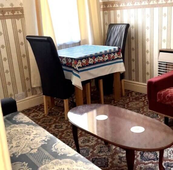 اقامتگاه Lovely 3 Bed House In Coventry Airbnb Property