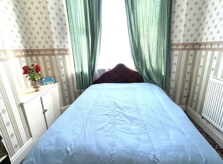 اقامتگاه Lovely 3 Bed House In Coventry Airbnb Property