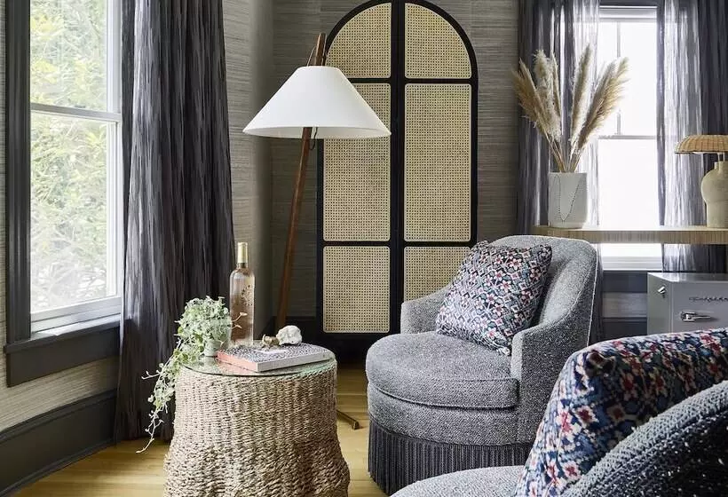 مسافرخانه The Coco, The Edgartown Collection