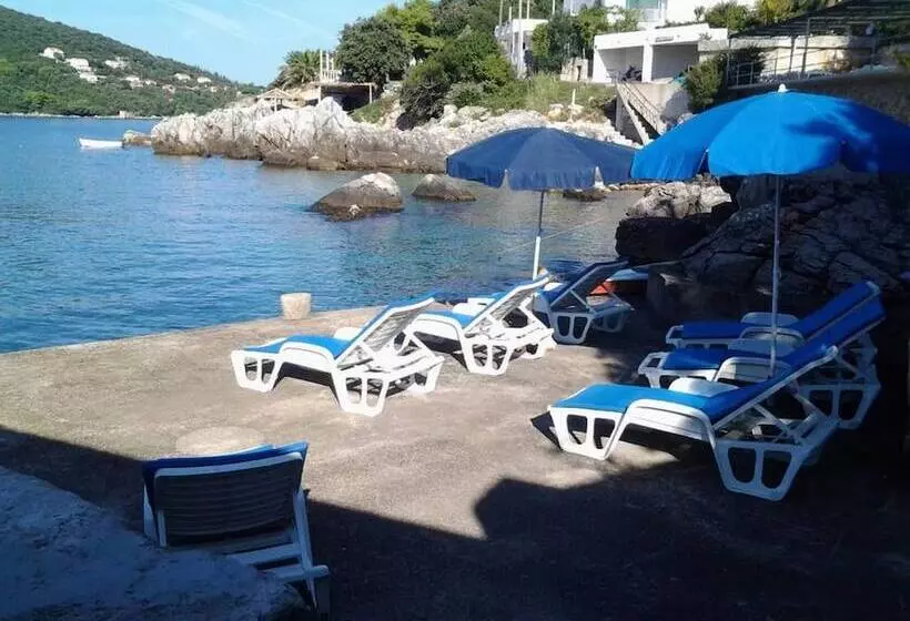 Majatalo Apartments Rašica Molunat