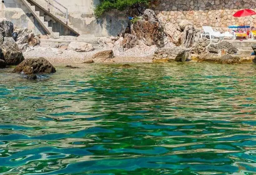 Majatalo Apartments Rašica Molunat