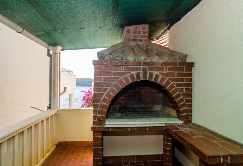 펜션 Apartments Rašica Molunat