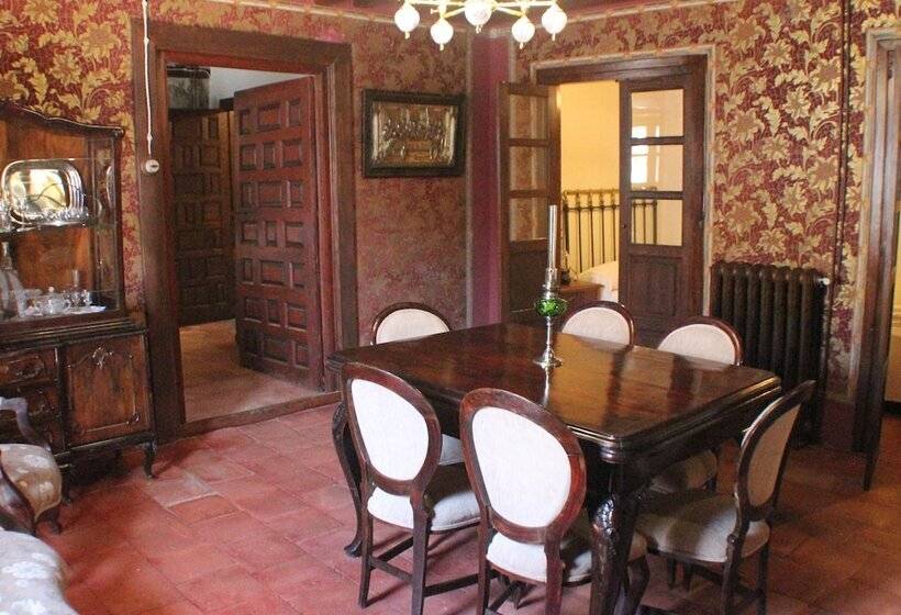 פנסיון La Centenaria De Alaraz