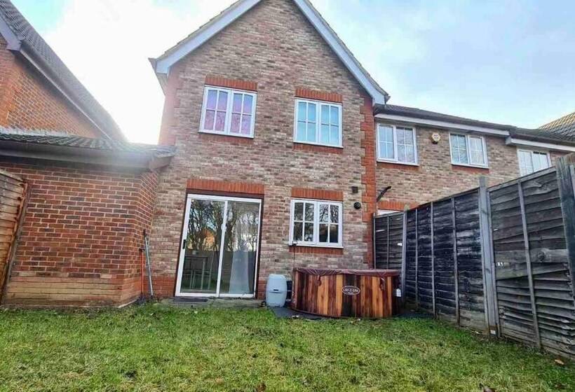 Reşedinta Charming 3 Bed House In London With Jacuzzi