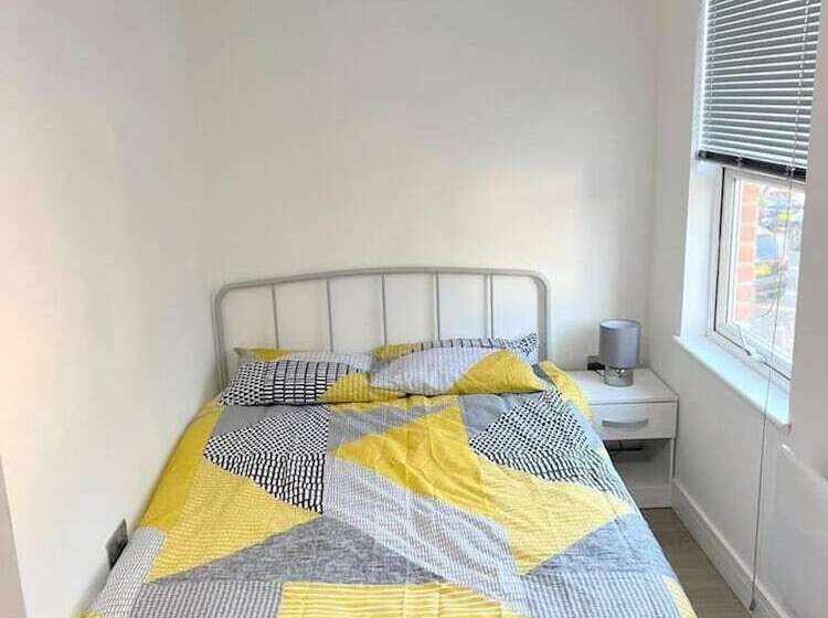 דירת נופש New 5 Bed & 4 Bathroom House In Croydon