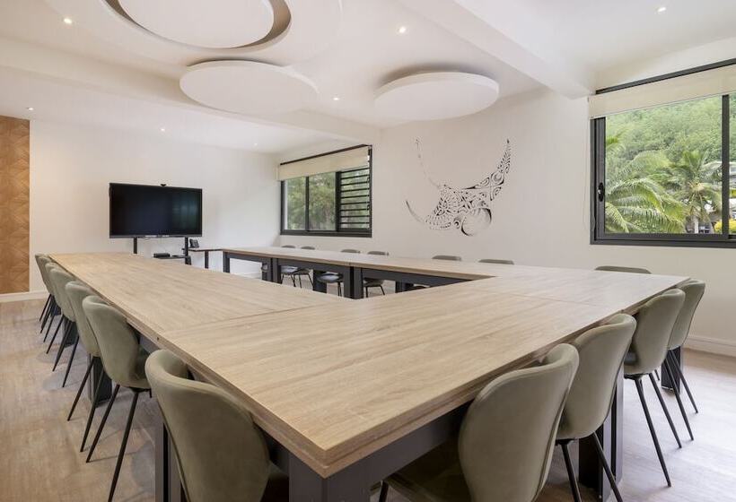 Cook S Bay Hotel & Suites