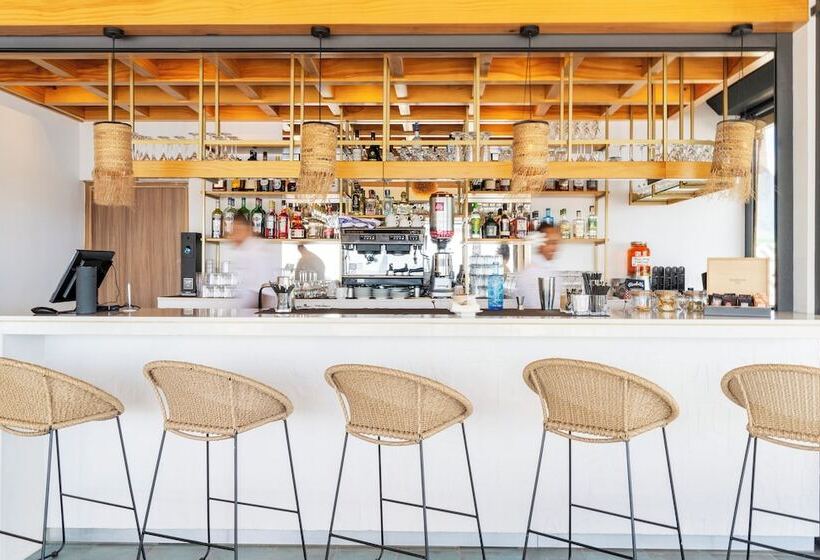 Cook S Bay Hotel & Suites