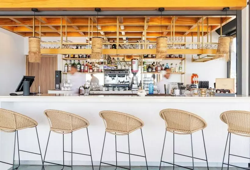 Cook S Bay Hotel & Suites