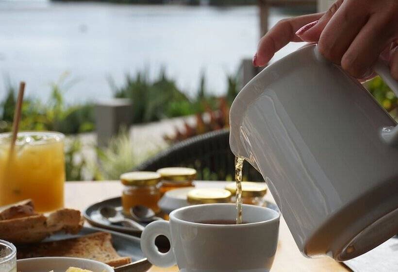 Cook S Bay Hotel & Suites