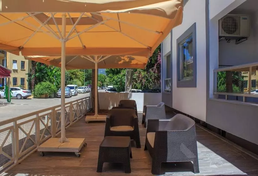 هتل Aloha Suites Mediterranean
