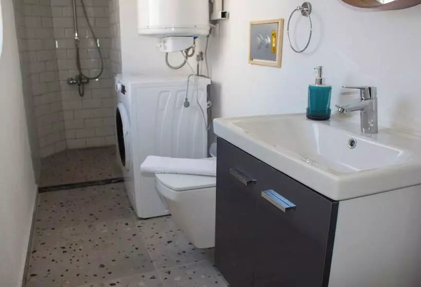 هتل Aloha Suites Mediterranean