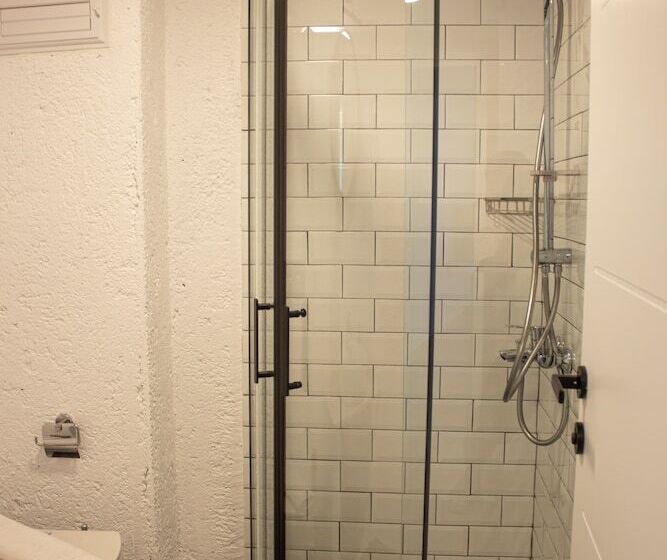 هتل Aloha Suites Mediterranean