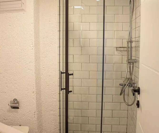 هتل Aloha Suites Mediterranean