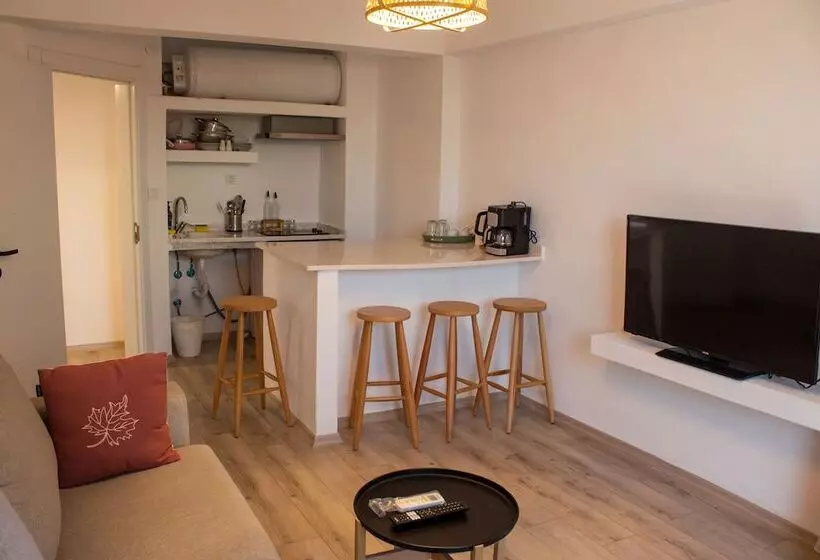 هتل Aloha Suites Mediterranean