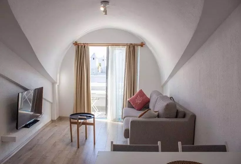 هتل Aloha Suites Mediterranean